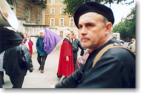 ps2oct00-h.gif (69537 bytes)